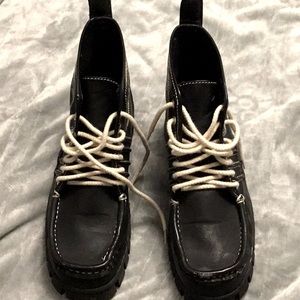 Black ankle shoe boot with cream shoestrings